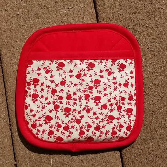Red & Cream Homemade Potholders Set of 4 - Picture 2 of 5